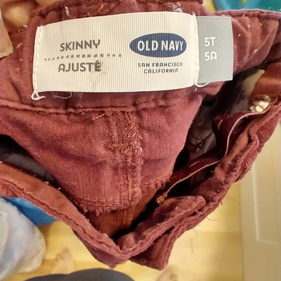 5T old navy burgundy corduroy pants - Picture 4 of 8